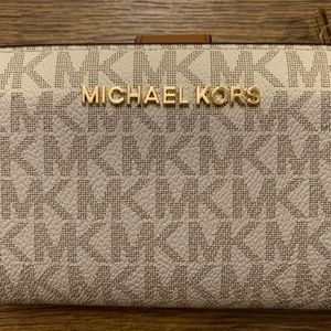 Michael Kors Jet Set Leather Wallet